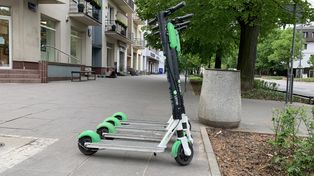 Koniec z zostawianiem e-hulajnóg byle gdzie. Ministerstwo szykuje rewolucję
