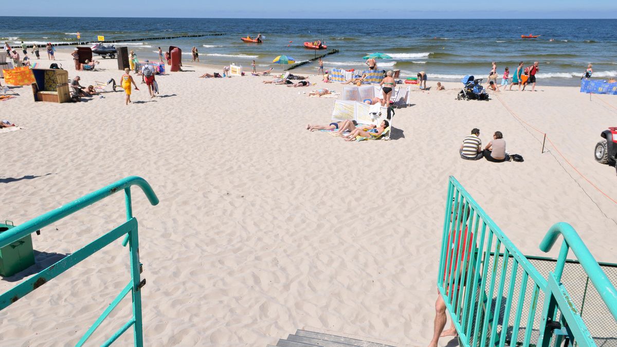 Śmieci na piasku to zmora większości plażowiczów