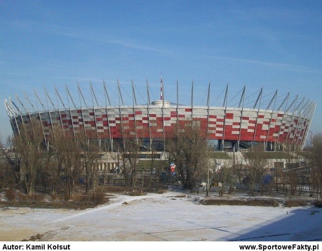 Stadion Narodowy skąpany w zimowym słońcu
