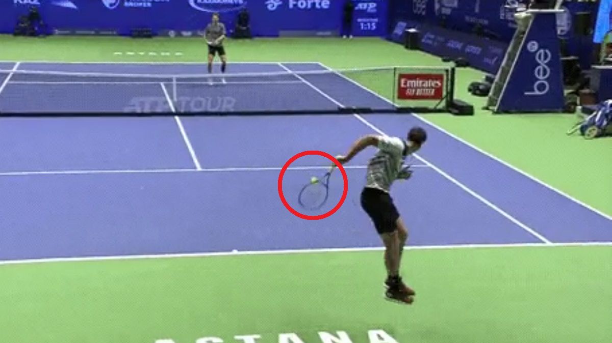Zdjęcie okładkowe artykułu: Twitter / Tennis TV / Na zdjęciu: zagranie Hurkacza