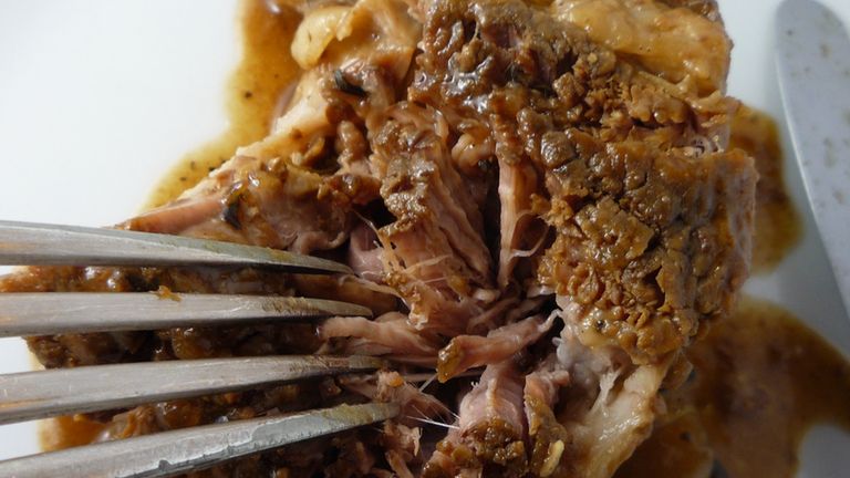 Duszona wołowina zrazowa dolna (steki, mięso i tłuszcz, III klasa mięsa)