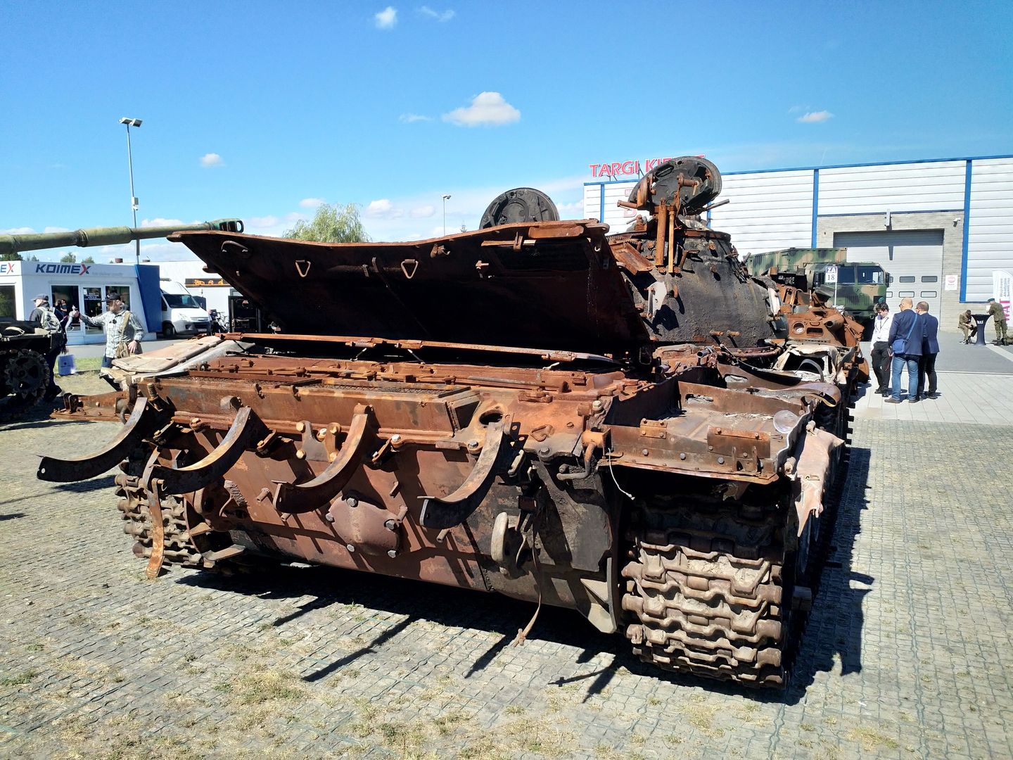Rosyjskie wraki na MSPO 2022 - T-72BA