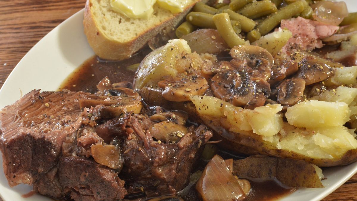 Pieczona wołowina zrazowa dolna (mięso i tłuszcz, III klasa mięsa)