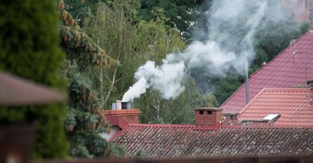 Astma, niższe IQ i nowotwory. Smog niszczy zdrowie naszych dzieci, a tej zimy może być naprawdę źle