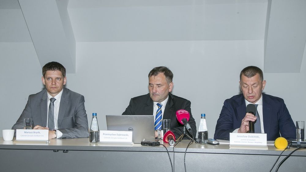 Na zdjęciu członkowie zarządu GetBack: Mariusz Brysik i Przemysław Dąbrowski oraz mecenas Jarosław Dubiński.