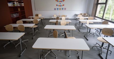Koronawirus w szkołach. Kolejny rekord - placówki przechodzą na specjalny tryb nauczania