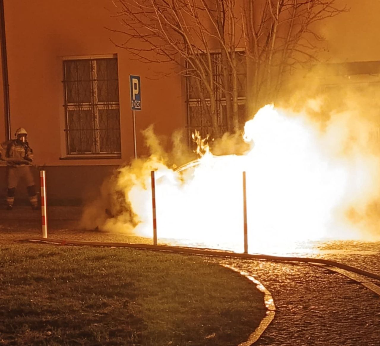 Podpalili auto. Okazało się, że to nieoznakowany radiowóz