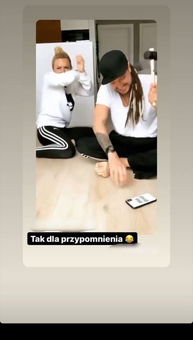 Blanka Lipińska i Baron tłuką w telefon młotkiem