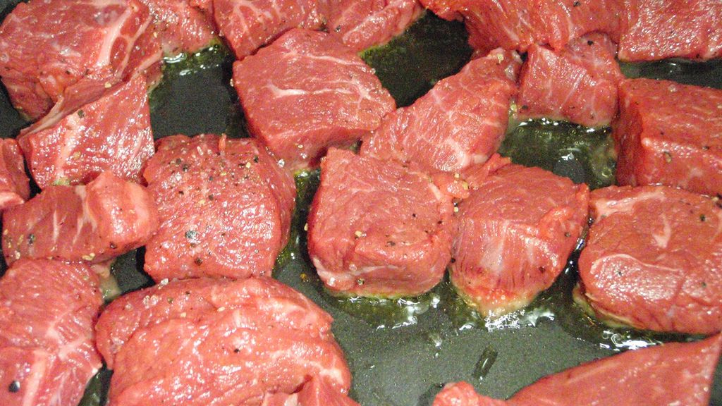 Surowy antrykot z wołowiny nowozelandzkiej (samo mięso)