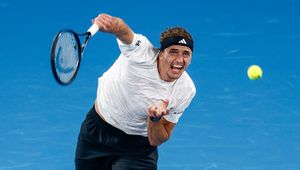 Kłopoty na otwarcie zeszłorocznego finalisty. Pierwszy rozstawiony za burtą