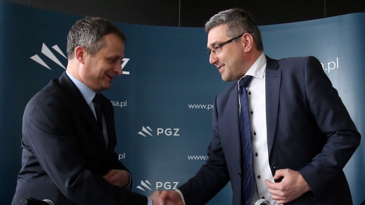 Zdzisław Gawlik i Wojciech Dąbrowski podczas podpisania dzisiejszej umowy</br>