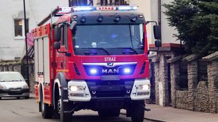 Łódź: Pożar samochodu dostawczego. Zapaliła się komora silnika