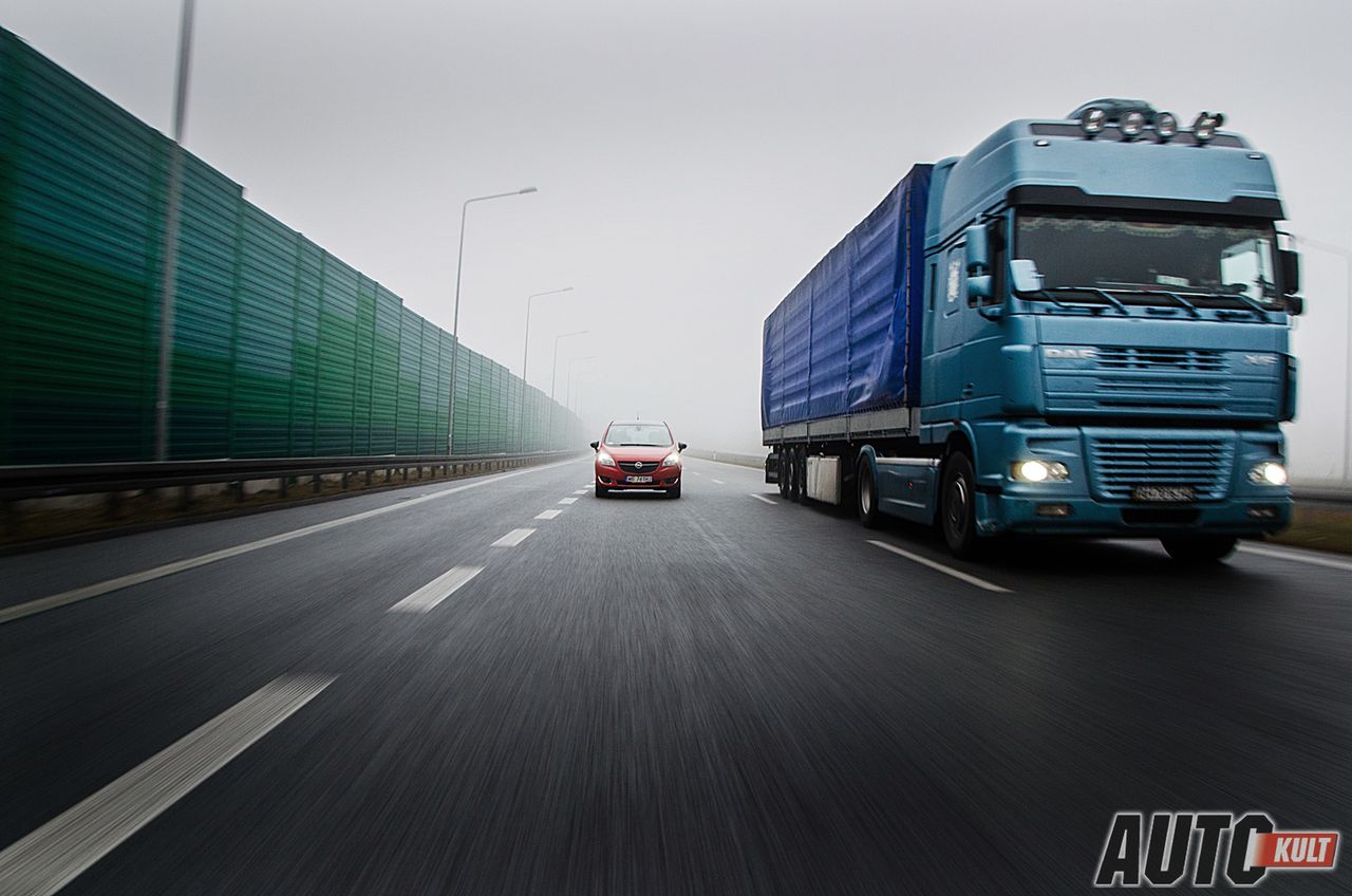 GDDKiA chce wprowadzić zakaz wyprzedzania dla ciężarówek – czy to dobry pomysł?