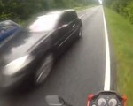 Na czowk z motocyklem - kontrowersyjne video