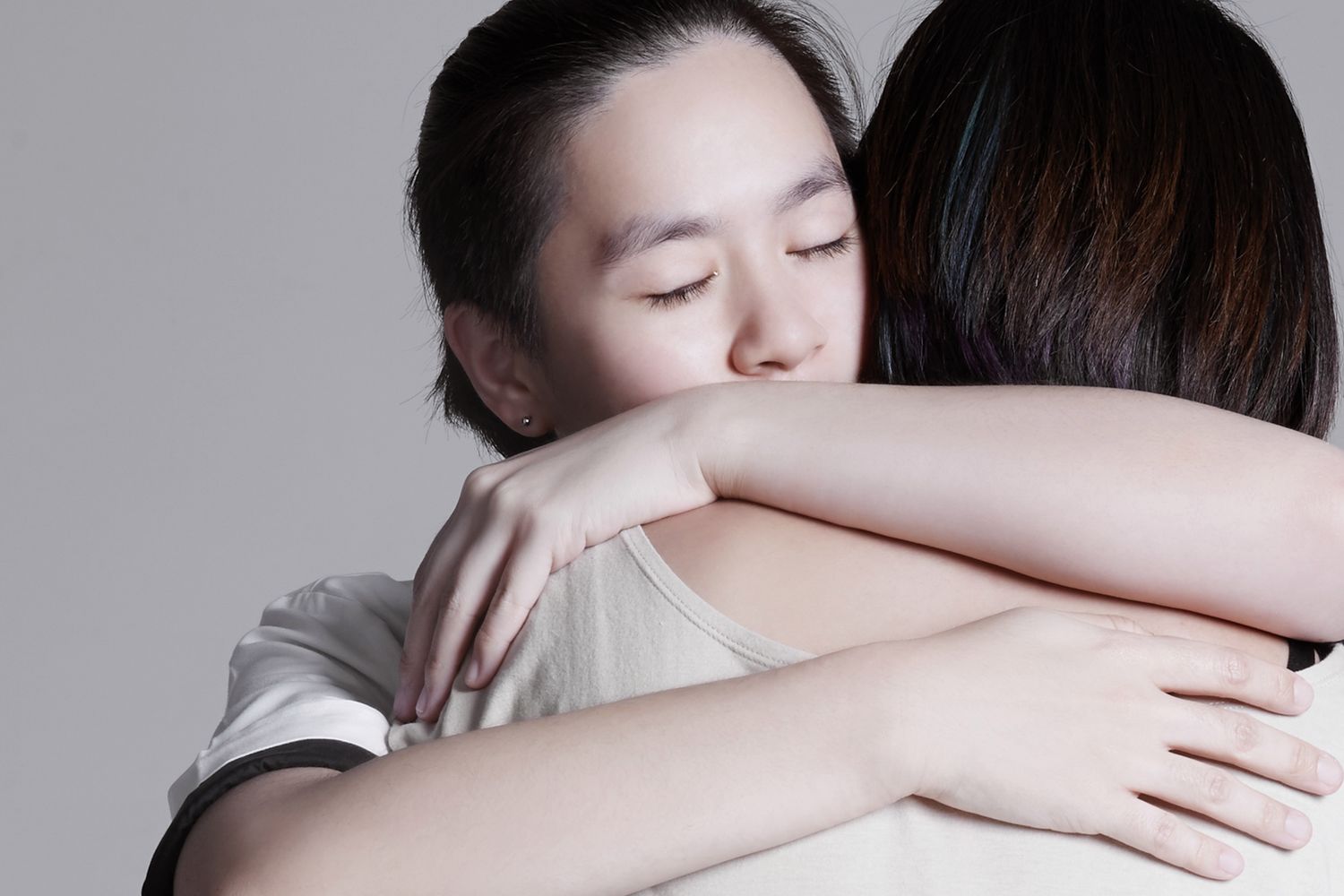 Projekt fotograficzny „Care Deeply” trafnie pokazuje jakie emocje towarzyszą przytuleniu 2