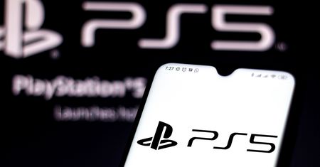 PlayStation 5 będzie potrzebowała dużo miejsca na półce. Rozmiary konsoli robią wrażenie