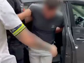 Choszczno: Brutalna napaść na ulicy. Trzej sprawcy pobili mężczyznę, związali go i wywieźli w bagażniku