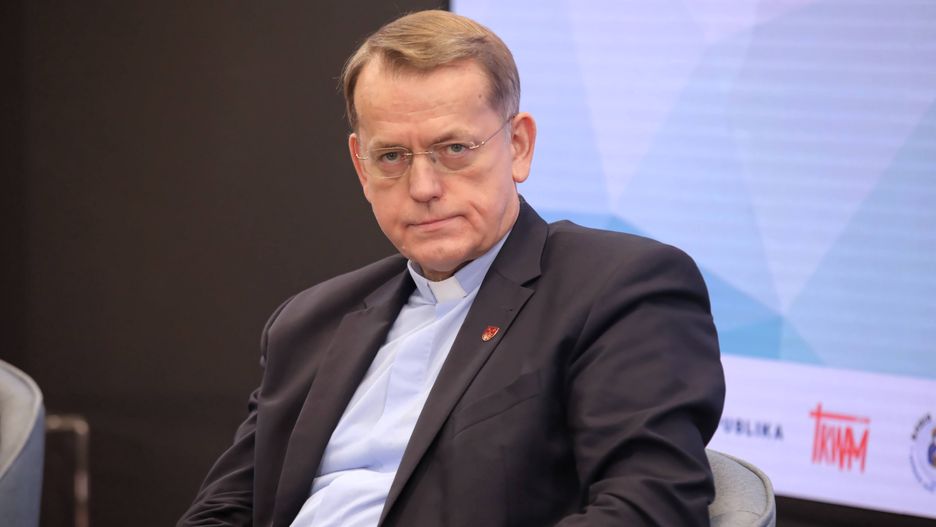 Proces księdza Oko. Odpowie za artykuł o "lawendowej mafii"?