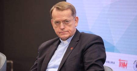 Proces księdza Oko. Odpowie za artykuł o "lawendowej mafii"?