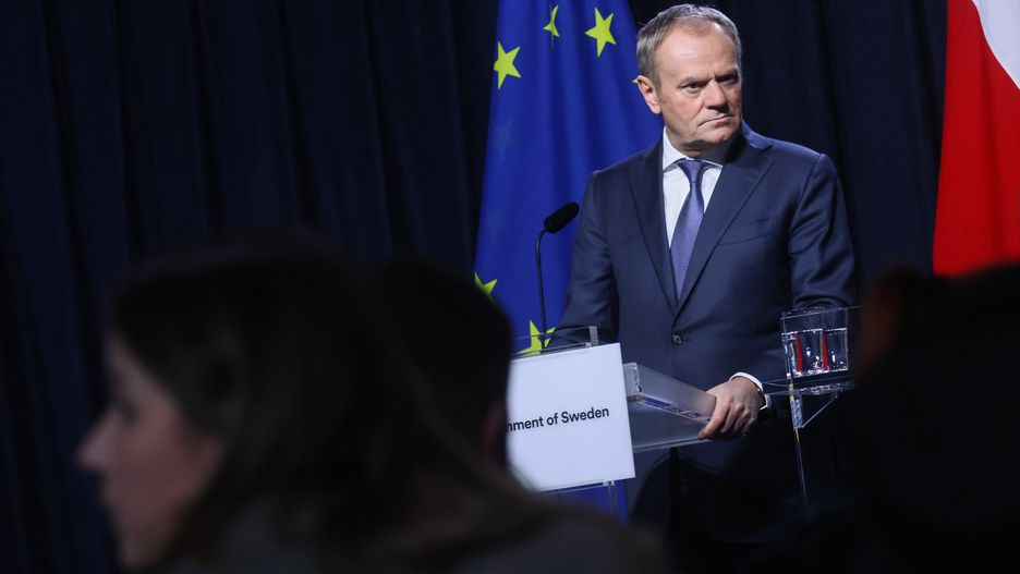 Harpsund, Szwecja, 28.11.2024. Premier RP Donald Tusk konferencji prasowej z premierem Szwecji w Harpsund, 28 bm. Premier RP wziął udział w szczycie krajów nordyckich i bałtyckich, w tym m.in. w podpisaniu strategicznego partnerstwa między Polską i Szwecją. (aldg) PAP/Leszek Szymański