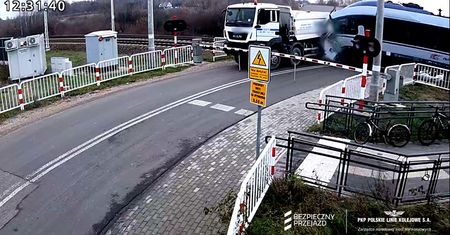 Spowodował wypadek na przejeździe. Ruszyła zbiórka, by go wesprzeć