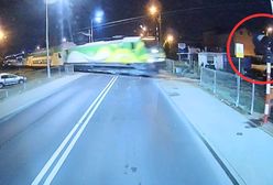 Kierowca autobusu na przejeździe. Nagle pojawił się pociąg