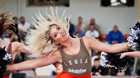 Cheerleaderki podczas meczu Legii Warszawa z Rosą Radom (galeria)
