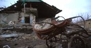 Wojna na Ukrainie. W ostrzeliwanej wsi pozostała garstka ludzi. "To nie jest życie"