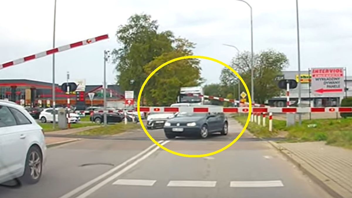 Tak kierowca zachował się na przejeździe kolejowym w Kołobrzegu.