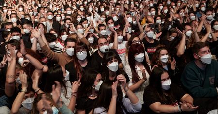 Barcelona: 5 tys. osób na koncercie rockowym. Szansa dla branży muzycznej?