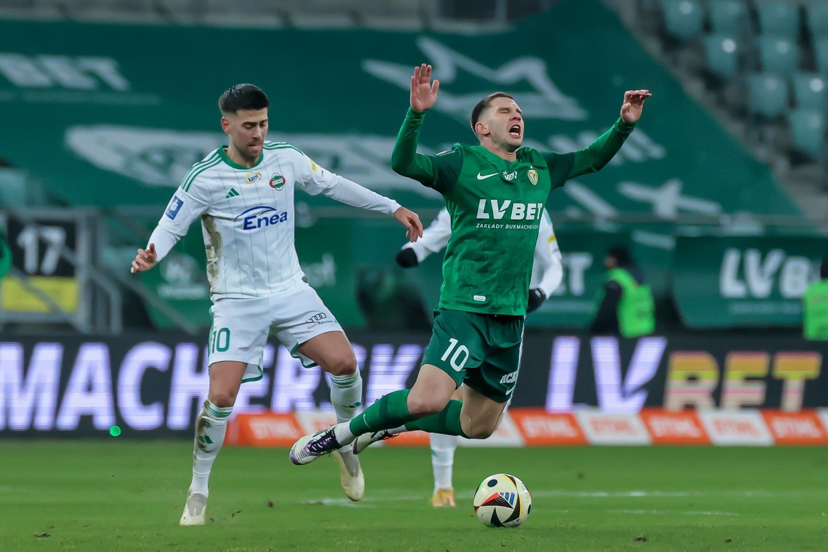 Odejścia: Jakub Świerczok