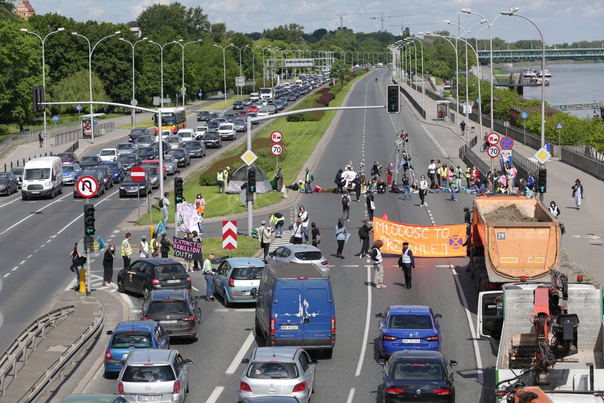 Warszawa. Aktywiści zablokowali Wisłostradę