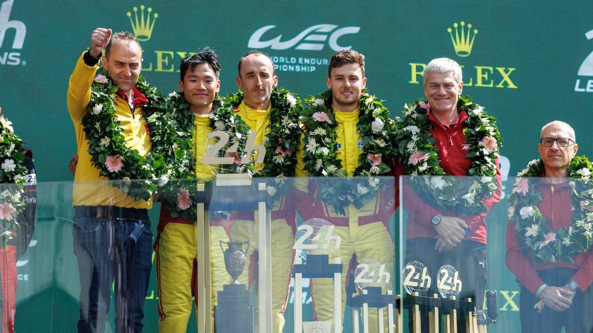 Materiały prasowe / AF Corse / Na zdjęciu: Robert Kubica na podium 24h Le Mans