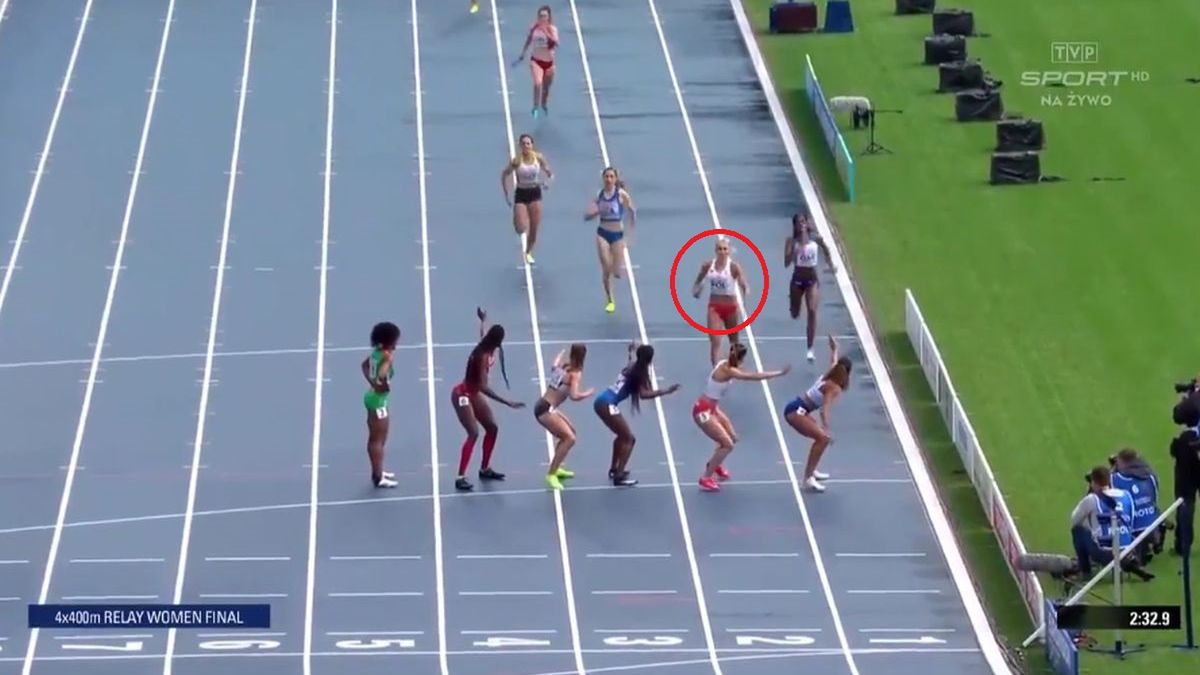 Twitter / twitter.com/sport_tvppl / Rywalizacja sztafet 4x400 m kobiet podczas DME 2021