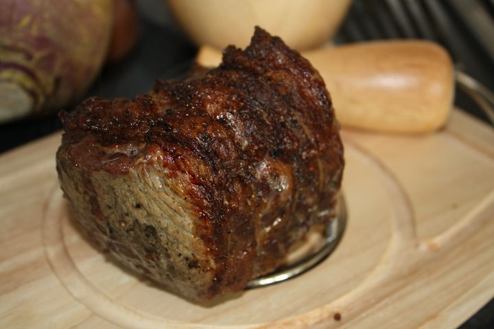 Pieczony udziec wołowy bez kości (mięso i tłuszcz)