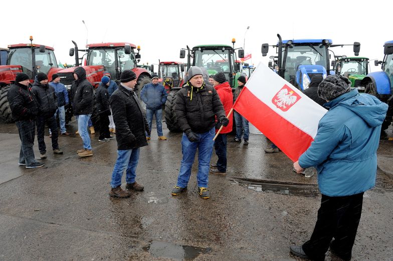 Protesty rolników. Cztery rolnicze blokady pozostają na noc