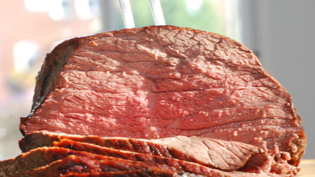 Pieczony udziec wołowy bez kości (mięso i tłuszcz, III klasa mięsa)