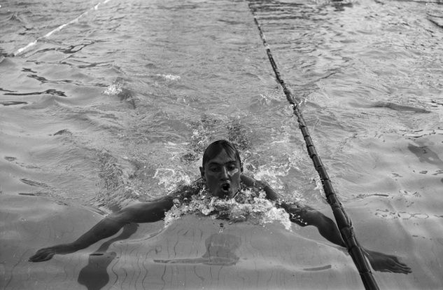 Marek Petrusewicz w 1956 roku podczas MP w pływaniu. Fot. PAP/Tadeusz Kubiak