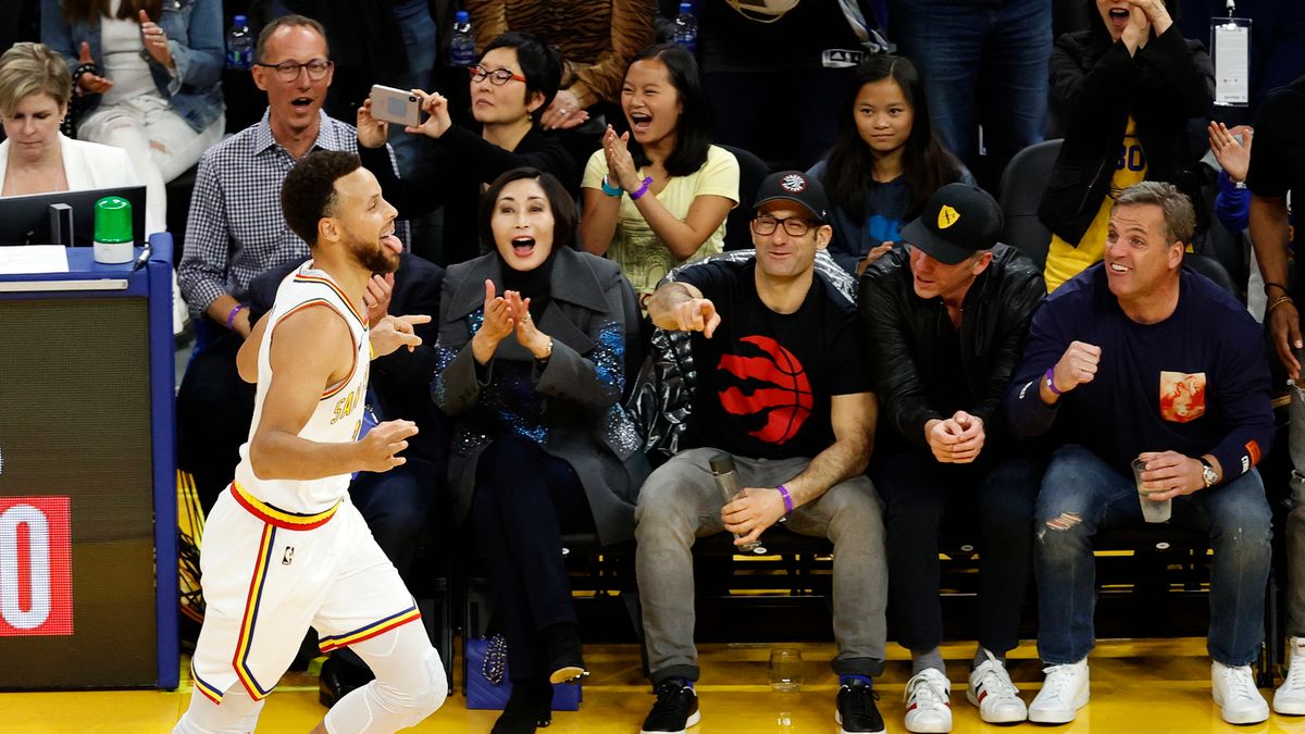 PAP/EPA / JOHN G. MABANGLO / Na zdjęciu: Stephen Curry