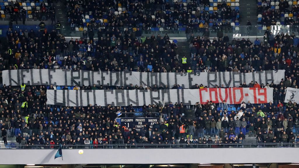 Transparent na stadionie w Neapolu