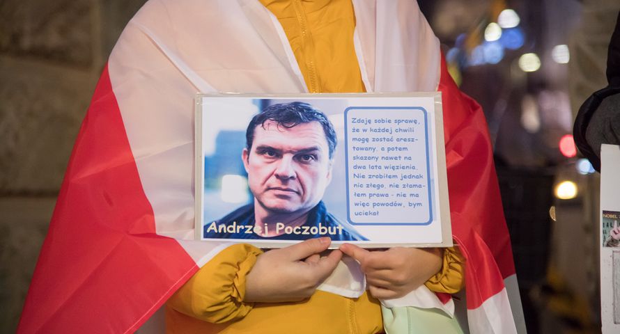 Białoruś uwolniła dziennikarzy związanych z Biełsatem. Andrzej Poczobut ciągle więziony