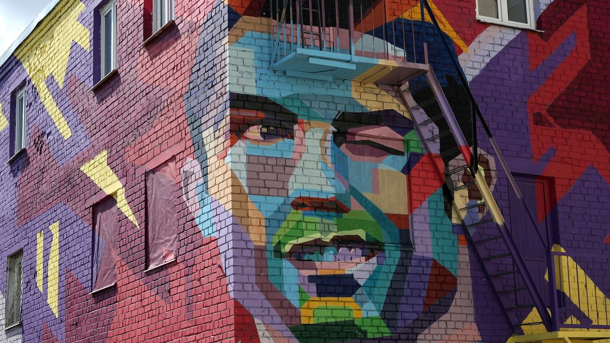 East News / Ilnar Tukhbatov/Sputnik / Na zdjęciu: Mural, jaki Cristiano Ronaldo zobaczył w Kazaniu z okna w hotelu. 