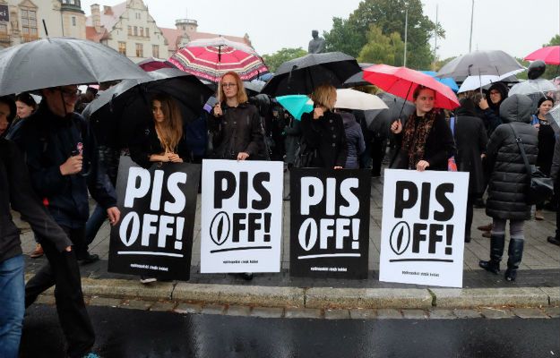 "Czarny protest" w Poznaniu. PO chce wyjaśnień ws. ataku na jego uczestników