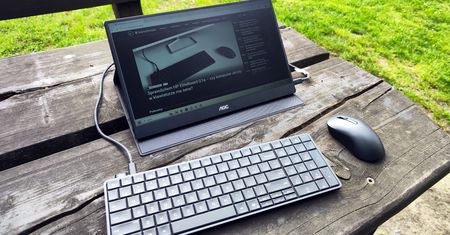 Przenośny monitor nie zastąpi monitora. I właśnie dlatego ma sens