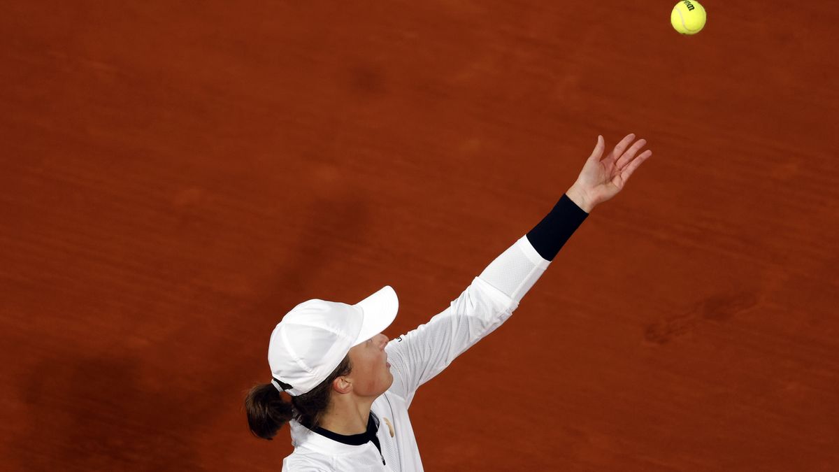 Zdjęcie okładkowe artykułu: Getty Images / IAN LANGSDON / Na zdjęciu: Iga Świątek