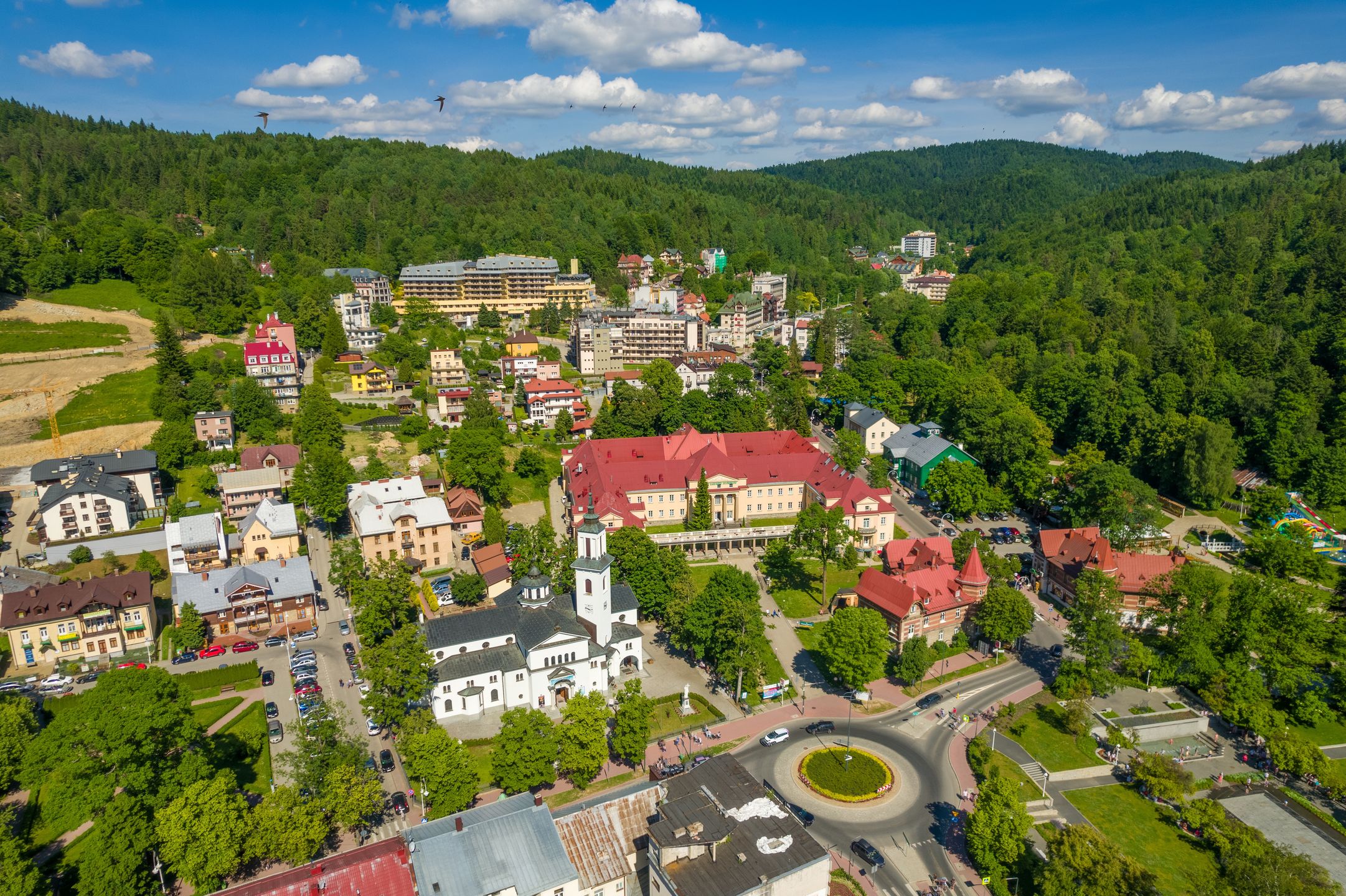 Krynica jest niezwykle malowniczo położona