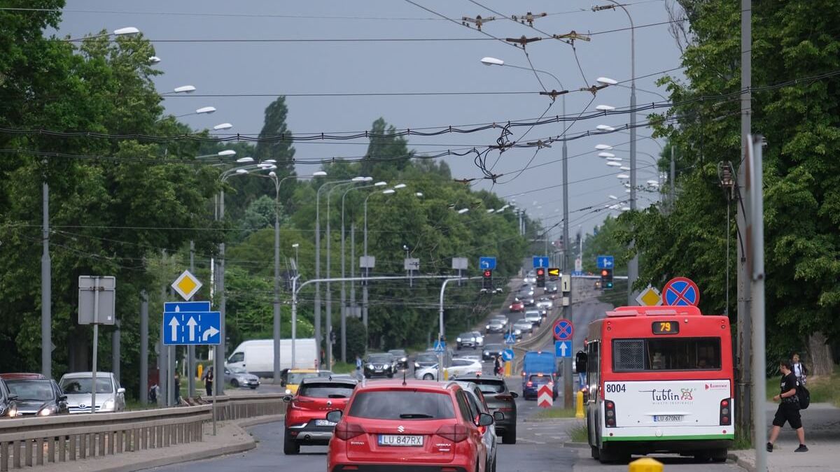 Ciemne chmury burzowe nad Lublinem