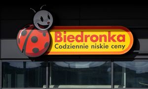 Biedronka otworzy kolejne sklepy 24h? Sieć odpowiada