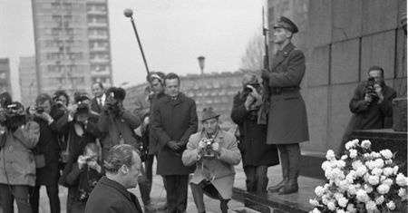 "Sueddeutsche Zeitung" o geście Willy Brandta sprzed 50 lat: pojednanie, spory i handel