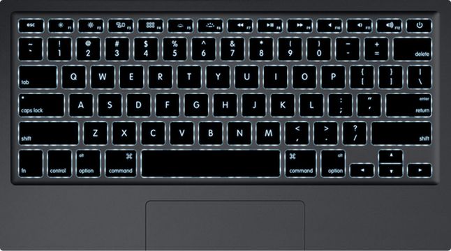 MacBook Air 2011 - jest podświetlana klawiatura (fot. Slashgear)